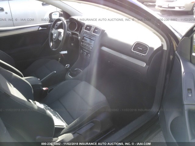 WVWAB7AJ9CW228918 - 2012 VOLKSWAGEN GOLF 黑色 照片 5