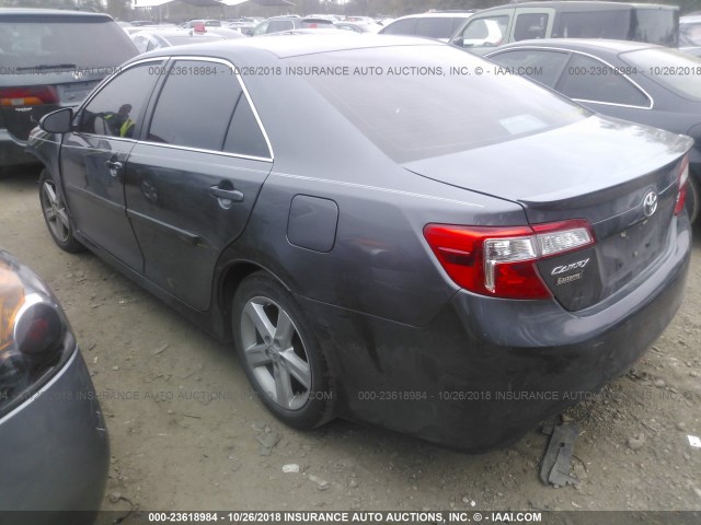 4T1BF1FK7EU359721 - 2014 TOYOTA CAMRY L/SE/LE/XLE 灰色 照片 3