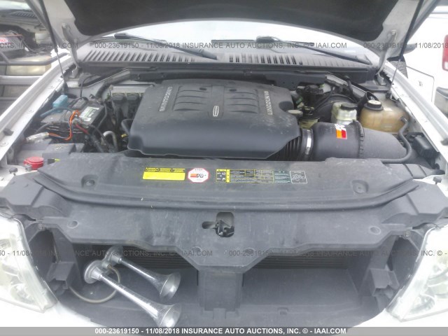 5LMFU27R14LJ20854 - 2004 LINCOLN NAVIGATOR Biały zdjęcie 10