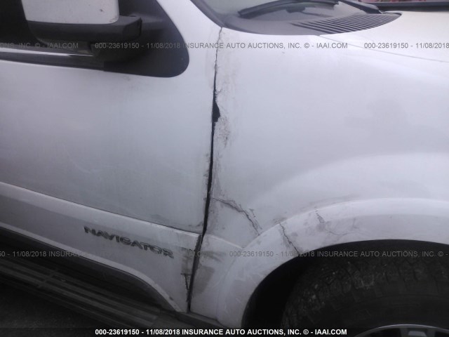 5LMFU27R14LJ20854 - 2004 LINCOLN NAVIGATOR Biały zdjęcie 6