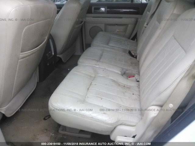 5LMFU27R14LJ20854 - 2004 LINCOLN NAVIGATOR Biały zdjęcie 8