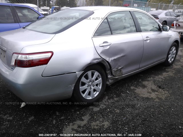 JTNBB46K183048342 - 2008 TOYOTA CAMRY HYBRID SILVER photo 6