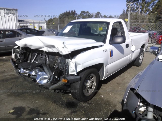 1GCEC14V96E233203 - 2006 CHEVROLET SILVERADO C1500 WHITE photo 2