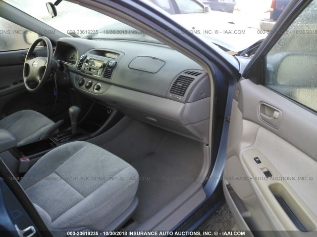 4T1BE32K73U169385 - 2003 TOYOTA CAMRY LE/XLE/SE TEAL photo 5