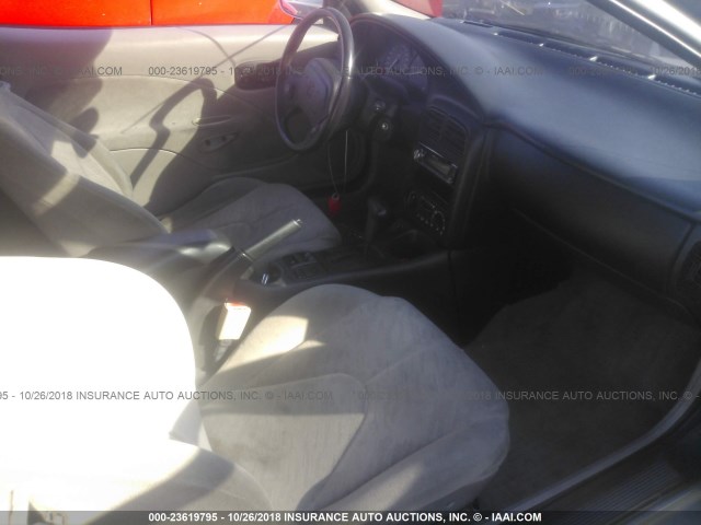 1G8ZY14722Z171368 - 2002 SATURN SC2 SILVER photo 5