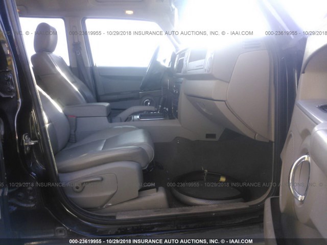 1J8HH48N36C281942 - 2006 JEEP COMMANDER BLACK photo 5