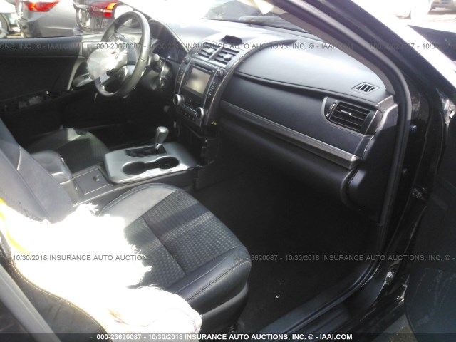 4T1BF1FK7EU383307 - 2014 TOYOTA CAMRY L/SE/LE/XLE 黑色 照片 5