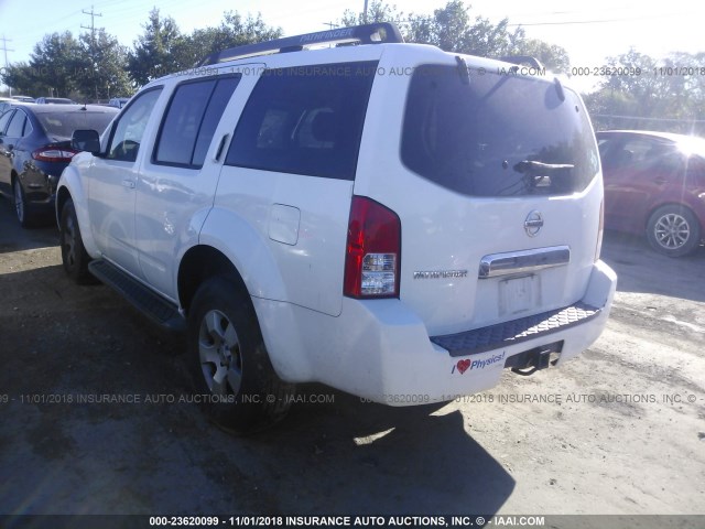 5N1AR18U56C665597 - 2006 NISSAN PATHFINDER LE/SE/XE WHITE photo 3