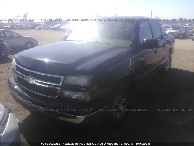 2GCEC13V361319660 - 2006 CHEVROLET SILVERADO C1500 BLACK photo 2