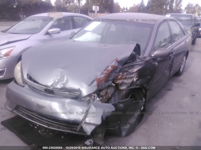4T1BE32K85U575338 - 2005 TOYOTA CAMRY LE/XLE/SE GRAY photo 2
