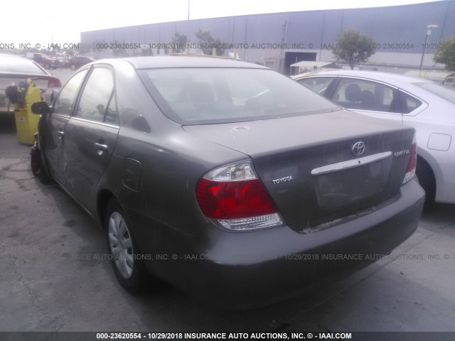 4T1BE32K85U575338 - 2005 TOYOTA CAMRY LE/XLE/SE GRAY photo 3