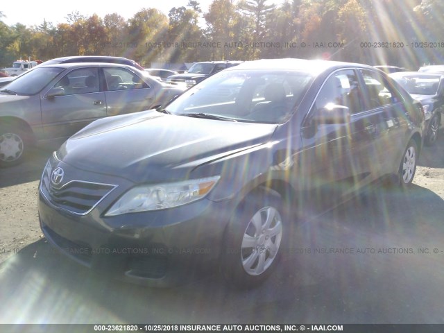 4T1BF3EK5AU103925 - 2010 TOYOTA CAMRY SE/LE/XLE GRAY photo 2