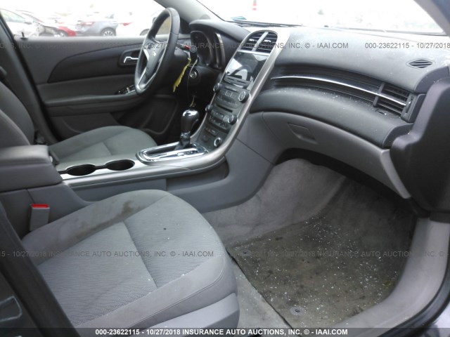 1G11A5SAXDF175100 - 2013 CHEVROLET MALIBU LS 灰色 照片 5