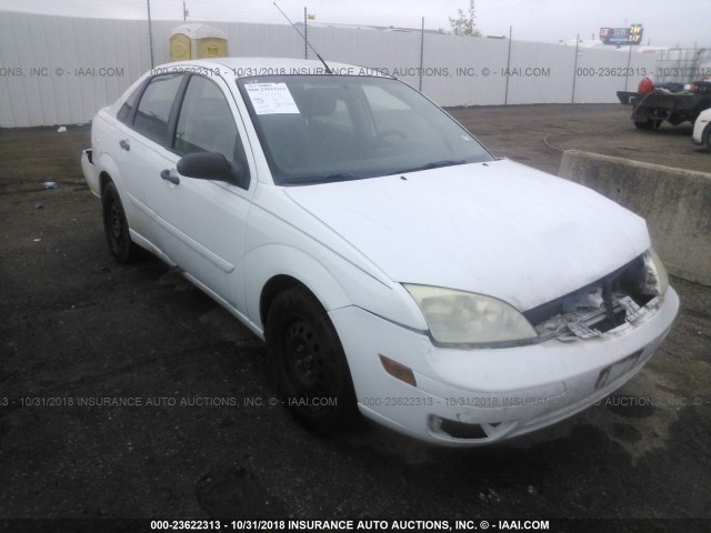 1FAFP34N67W102039 - 2007 FORD FOCUS ZX4/S/SE/SES WHITE photo 1