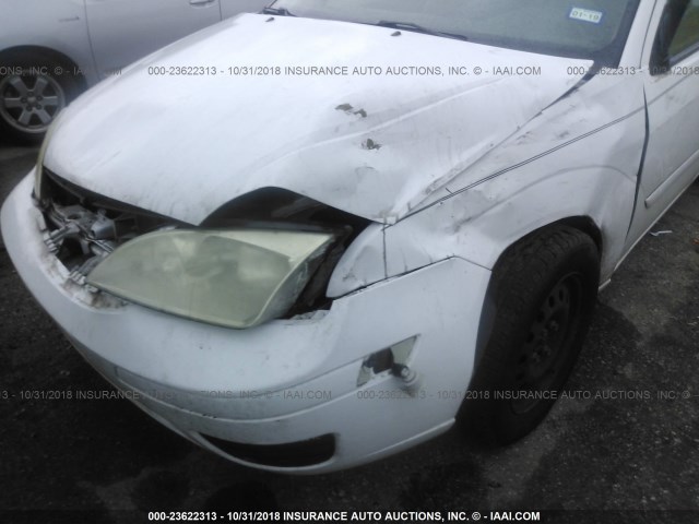 1FAFP34N67W102039 - 2007 FORD FOCUS ZX4/S/SE/SES WHITE photo 6