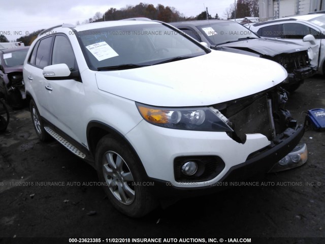 5XYKTDA26CG260120 - 2012 KIA SORENTO LX WHITE photo 1