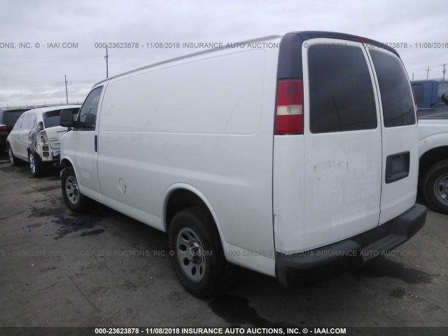 1GCSGAFX7B1121443 - 2011 CHEVROLET EXPRESS G1500  WHITE photo 3