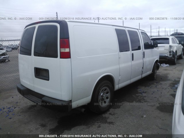 1GCSGAFX7B1121443 - 2011 CHEVROLET EXPRESS G1500  WHITE photo 4