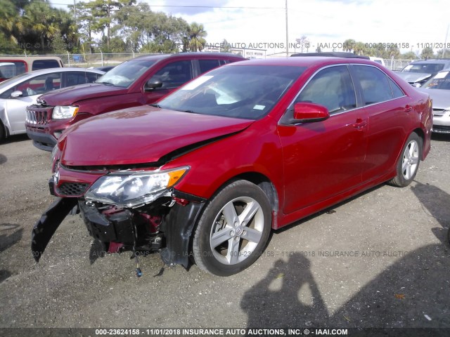 4T1BF1FK1EU835932 - 2014 TOYOTA CAMRY L/SE/LE/XLE RED photo 2