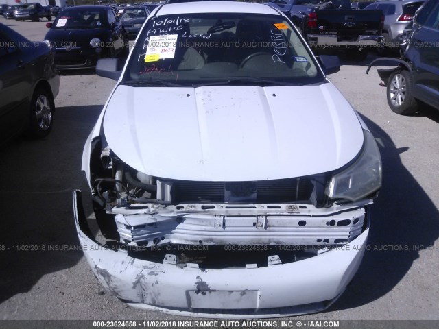 1FAHP35N48W237514 - 2008 FORD FOCUS SE/SEL/SES WHITE photo 6