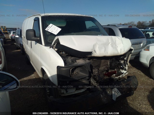 1GTZGFBA1A1164199 - 2010 GMC SAVANA G2500 WHITE photo 1