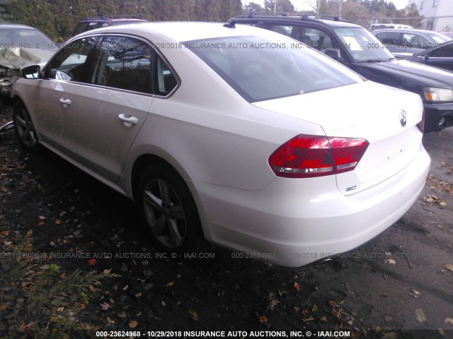 1VWBP7A39DC127529 - 2013 VOLKSWAGEN PASSAT SE WHITE photo 3