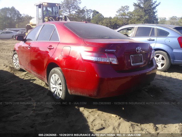 4T4BF3EK0BR111275 - 2011 TOYOTA CAMRY SE/LE/XLE RED photo 3