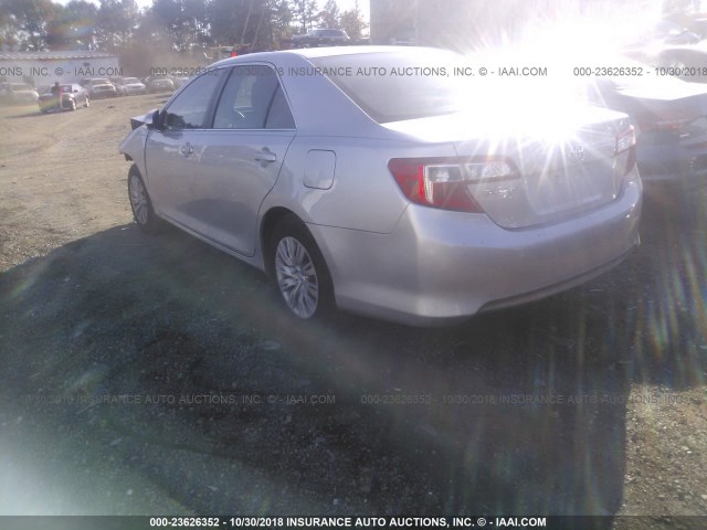 4T1BF1FK5CU586323 - 2012 TOYOTA CAMRY SE/LE/XLE SILVER photo 3