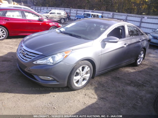 5NPEC4AC0BH132100 - 2011 HYUNDAI SONATA SE/LIMITED GRAY photo 2