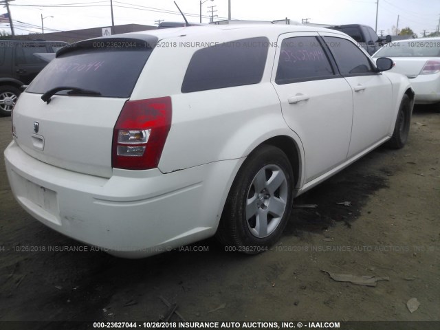 2D4FV47T98H108288 - 2008 DODGE MAGNUM WHITE photo 4