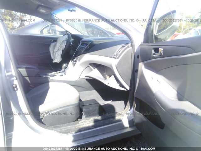 5NPEC4AB7BH279439 - 2011 HYUNDAI SONATA SE/LIMITED SILVER photo 5