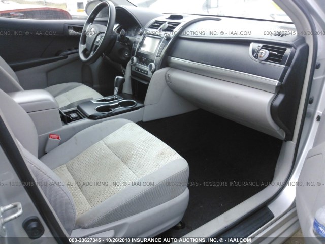 4T1BF1FK5CU041271 - 2012 TOYOTA CAMRY SE/LE/XLE GRAY photo 5