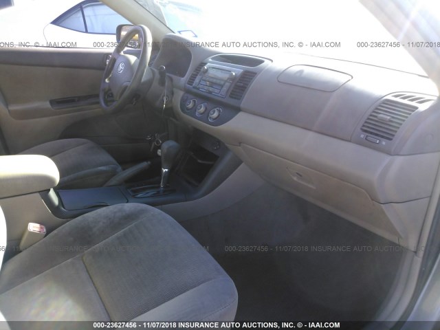 4T1BE32K45U628598 - 2005 TOYOTA CAMRY LE/XLE/SE GRAY photo 5