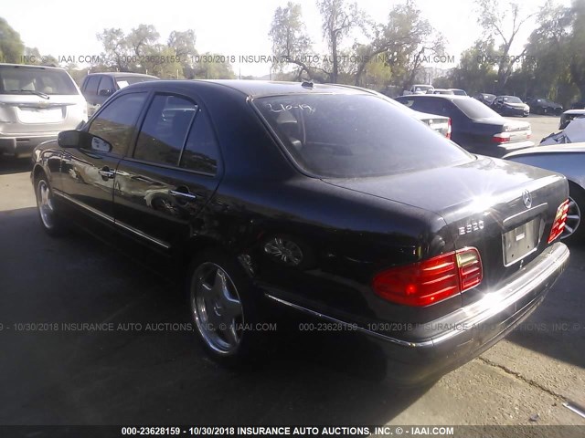 WDBJF65J51B168423 - 2001 MERCEDES-BENZ E 320 BLACK photo 3