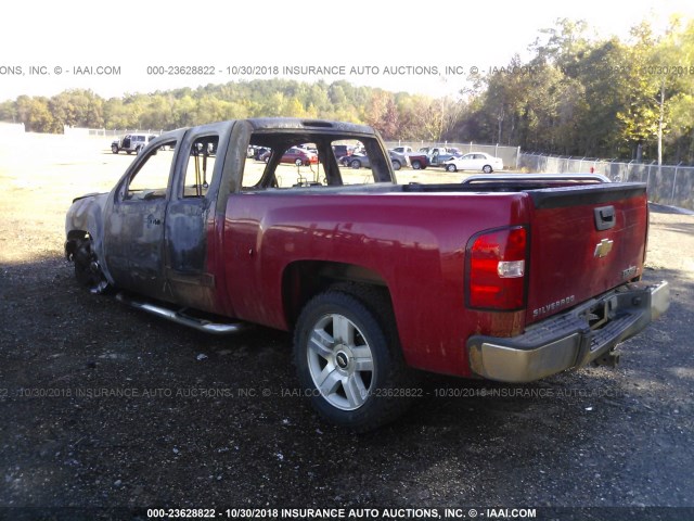 2GCEC19J671626181 - 2007 CHEVROLET SILVERADO C1500 RED photo 3