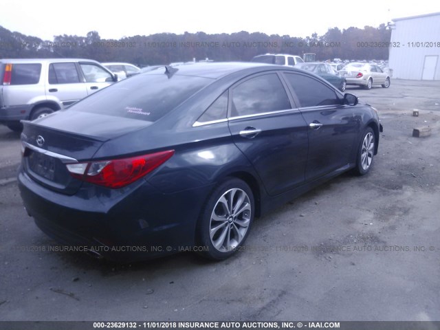 5NPEC4AC9EH930583 - 2014 HYUNDAI SONATA SE/LIMITED GRAY photo 4