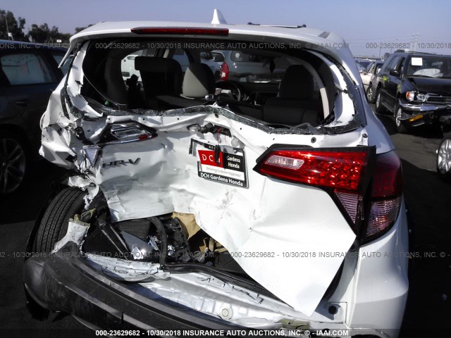 3CZRU5H3XJM714976 - 2018 HONDA HR-V LX WHITE photo 6