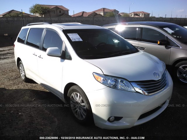 5TDYZ3DC9HS796755 - 2017 TOYOTA SIENNA XLE/LIMITED WHITE photo 1