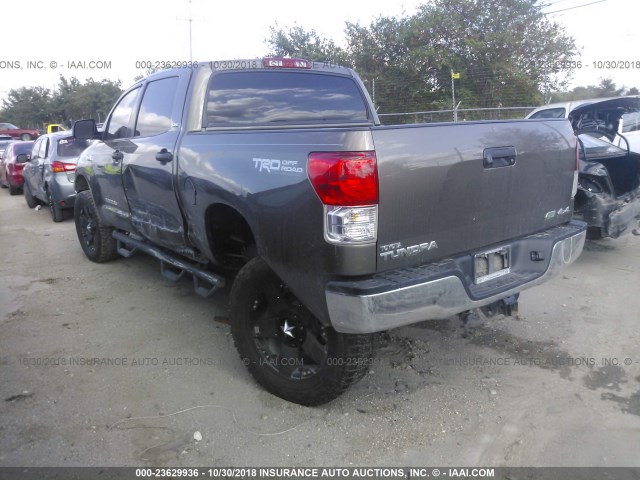 5TFDW5F16CX248598 - 2012 TOYOTA TUNDRA CREWMAX SR5 GRAY photo 3