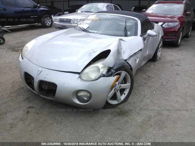 1G2MC35B78Y118780 - 2008 PONTIAC SOLSTICE SILVER photo 2