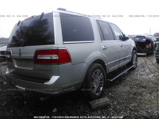 5LMFU28567LJ04827 - 2007 LINCOLN NAVIGATOR Srebrny zdjęcie 4