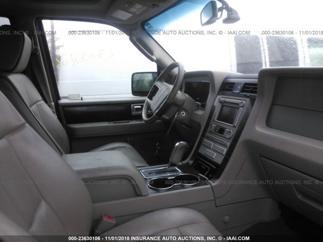 5LMFU28567LJ04827 - 2007 LINCOLN NAVIGATOR Srebrny zdjęcie 5