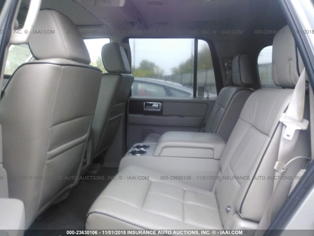 5LMFU28567LJ04827 - 2007 LINCOLN NAVIGATOR Srebrny zdjęcie 8