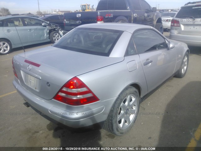 WDBKK47F3XF103360 - 1999 MERCEDES-BENZ SLK 230 KOMPRESSOR SILVER photo 4