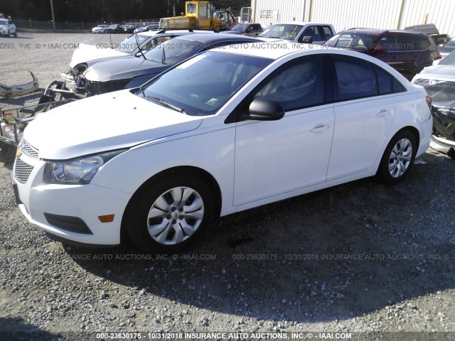 1G1PB5SH5D7127079 - 2013 CHEVROLET CRUZE WHITE photo 2