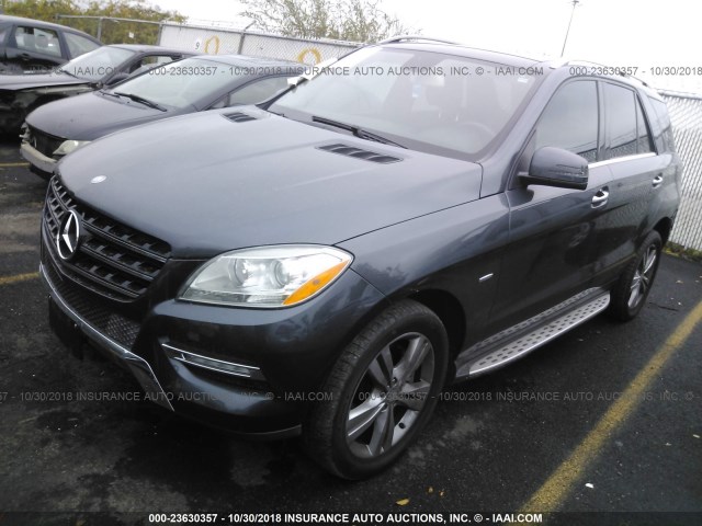 4JGDA5HB6CA022340 - 2012 MERCEDES-BENZ ML 350 4MATIC GRAY photo 2