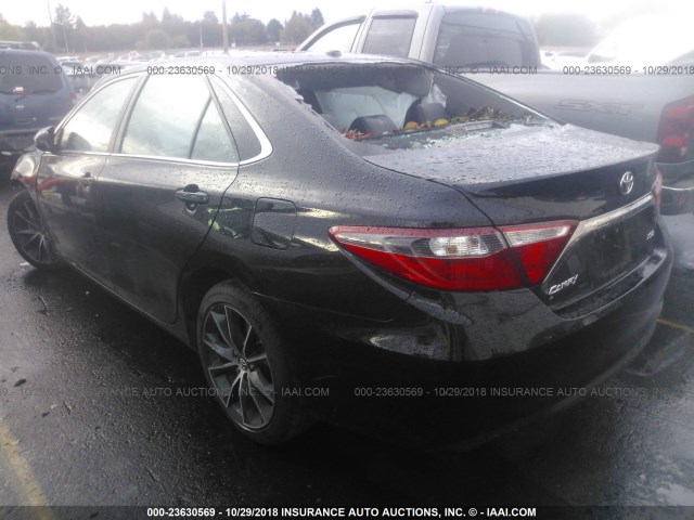 4T1BF1FK6GU529229 - 2016 TOYOTA CAMRY LE/XLE/SE/XSE BLACK photo 3