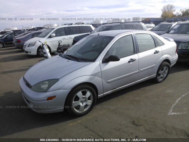 1FAFP38Z04W105169 - 2004 FORD FOCUS ZTS GRAY photo 2