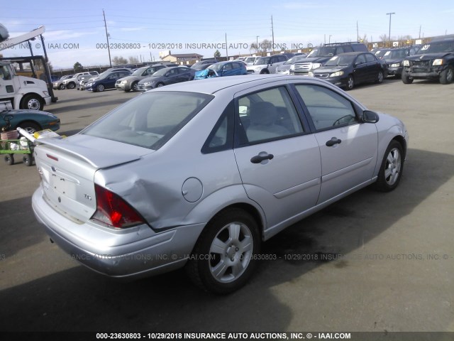 1FAFP38Z04W105169 - 2004 FORD FOCUS ZTS GRAY photo 4