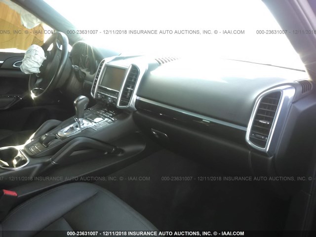 WP1AA2A23BLA04315 - 2011 PORSCHE CAYENNE BLACK photo 5